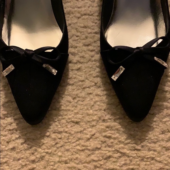 Stuart Weitzman Black Peau de soie silk shoes! - Picture 2 of 4